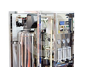 Reverse osmosis systems with automatic filling pressure filter