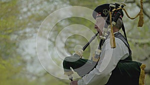 Revolutionary War era piper plays bagpipes