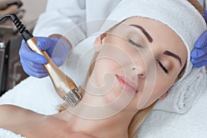Rf lifting procedure in a beauty parlour photo