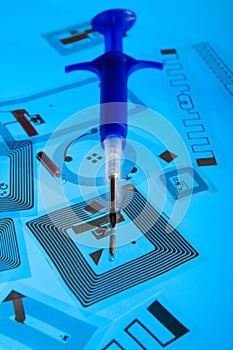 RFID implantation syringe and RFID tags