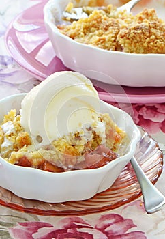 Rhubarb crumble