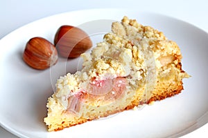 Rhubarb crumble pie with hazelnuts