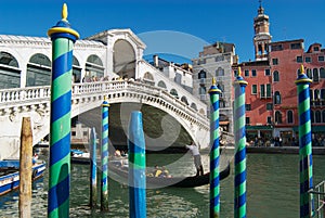 View of the landmark Ponte di Rialto bridge over the Grand Canal in Venice, Italy.