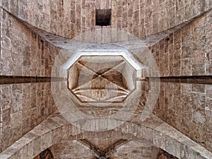 Ribbed vault of Serranos gate