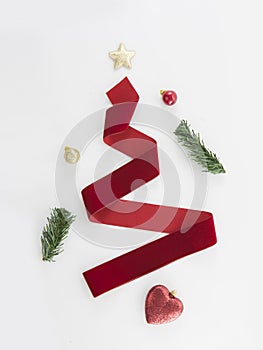 RIBBON MINIMAL CHRISTMAS TREE