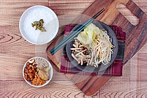 Rice gruel and fried herbs served side dish