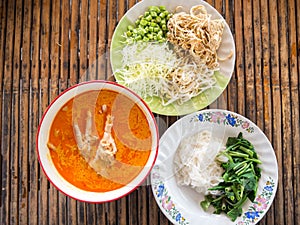 Rice noodles served with chicken feet in fish curry sauce. Side