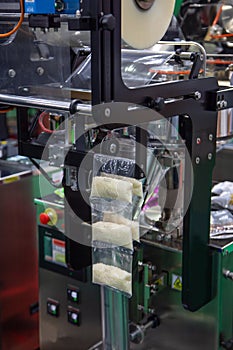Vertical packing machine