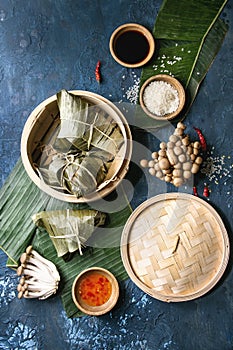 Rice piramidal dumplings