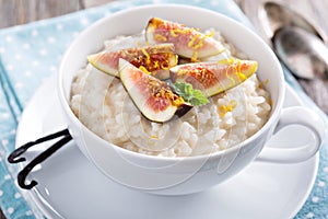 Rice pudding with milk and vanilla beans