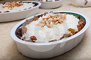 Rice with raisins and peanuts