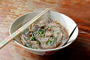 Rice vermicelli with pork