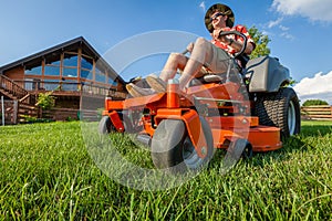 Riding lawnmower