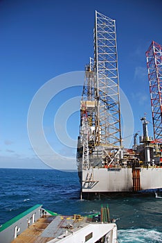 Rig move of an Jack-up rig