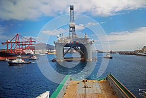 Rig move of an Semi submersible drilling rig