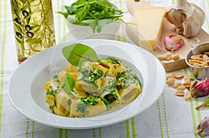 Rigatoni with garlic and herbs pesto