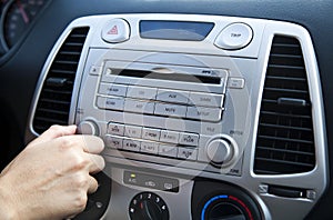 Car Stereo - Adjusting the Volume