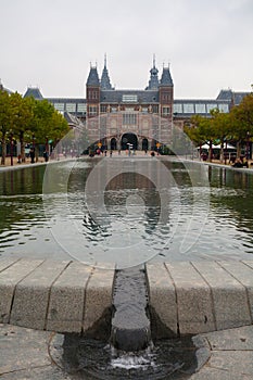 Rijksmuseum park and pool vertical view