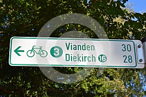 rike route sign to Vianden and Diekirch