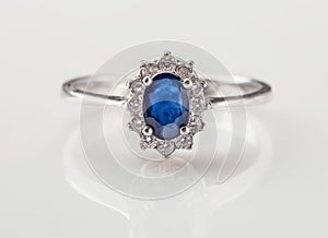 Ring with blue sapphire and brilliants