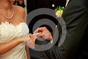 ring changing ceromony while wedding
