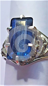 Ring with kyanite