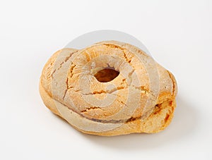Ring-shaped bread roll