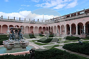 Ringling museum historic building and fountain