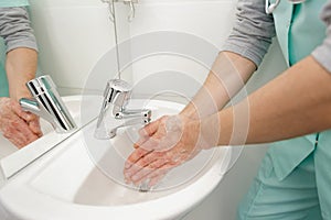 Rinsing and washing hands