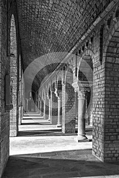 Ripoll monastery columns inside, black and white