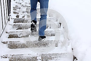 Risk of slipping when climbing stairs in winter