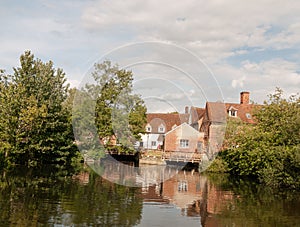 a river cottage scene in summer light in flatford mill near dedham in constable country