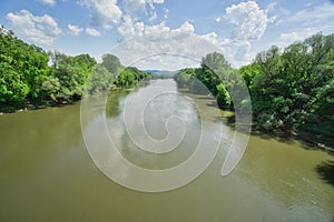 Řeka Hron poblíž soutoku Hronu a Dunaje