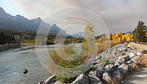 River with mountains and fall scenrry