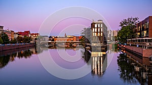 The river Odra at sunrise with modern building in Wroclaw, Poland. Viwe from university bridge. Kategoria PodrÃÂ³ÃÂ¼e