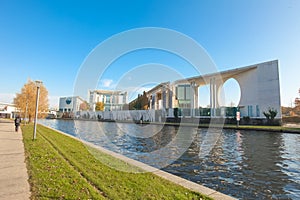 River Spree and bundeskanzleramt photo