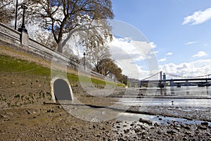 Ein Fluss abfall Themse 