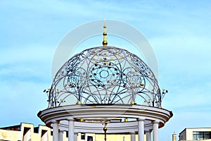 Ornamental colonnade dome