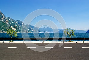 The road along the coast