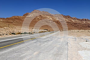 Cesty pozdĺž pobrežie z mŕtvy more v púšť 