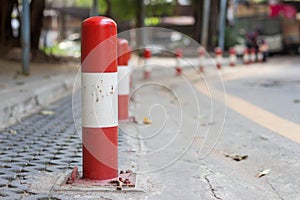 Road block pole