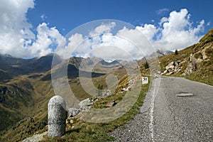 the road climbing to the Passo di Gavia