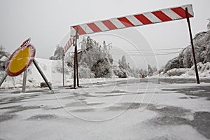 Road closed for ice