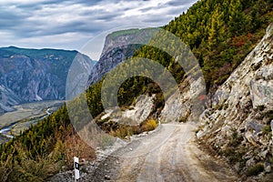 The road descends from the Katu-Yaryk pass to the valley of the Chulyshman River