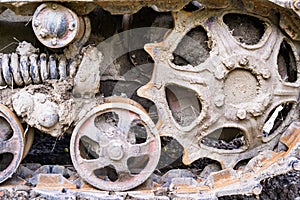 Road and drive wheels of the continuous tracks