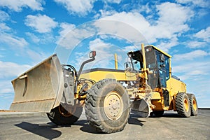 Road grader bulldozer