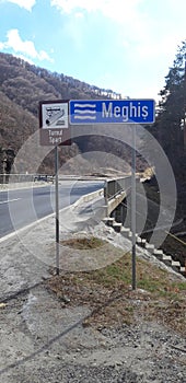 Road indicator near a bridge