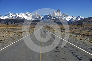 THE ROAD THAT LEADS TO EL CHALTEN photo