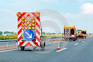 Road maintenance truck and signalization for road works