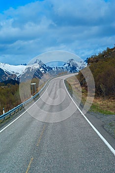 Road in Norvegian mountains photo